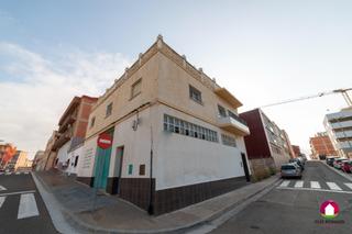 Maison jumelée à Calle saturno 90