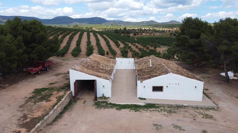 Foto af94f8b1-ea37-45b9-a95d-e5f4c0b560fe. Finca rústica a calle correos 21 a Utiel