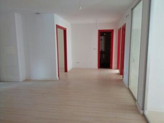 Flat in Costanilla de san antolín 1. Piso a estrenar de 4 dormitorios, también podría ser oficinas.