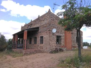 Chalet à Villalba de los Barros. Oportunidad chalet legal, con luz y agua de villalba, con piscin