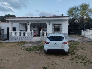 Chalet en Almendralejo. Chalet con piscina en san marcos en tramite de lagalización e hi