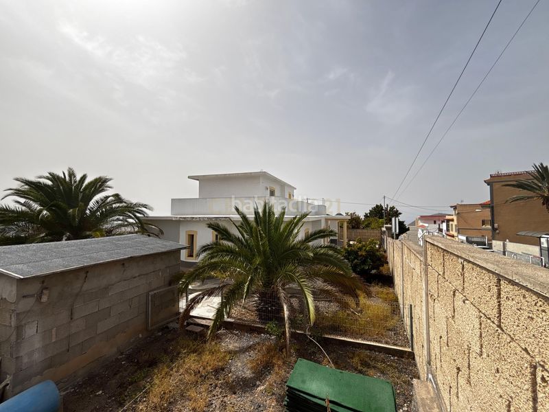 Foto e17d2033-cdc9-4170-8601-0d4b9015e78b. Casa a La Camella Arona