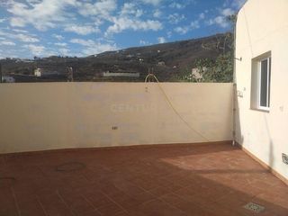 House in Valle San Lorenzo. Casa independiente de 4 dormitorios con amplia terraza en valle