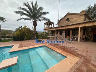 Finca rústica en Centro. Parcela a la venta señorial con casa, piscina, nave, jardines et
