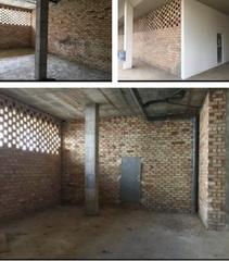 Local commercial à Zona de la Vega. Se vende local en parque veronica (antequera) con muchas posibil