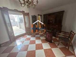 Maison à Casco Histórico. Se vende casa en planta baja en casco antiguo de antequera de 4