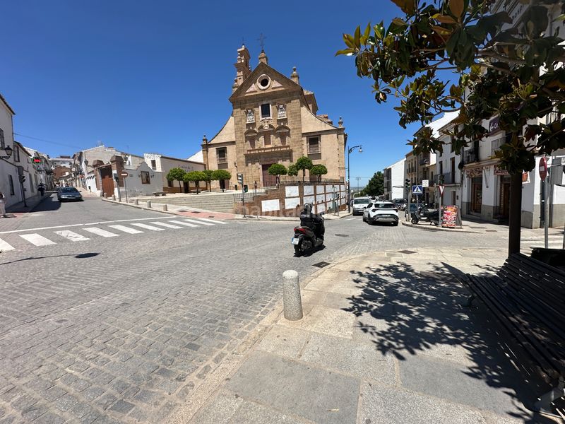 Foto 0cd421c4-a6dc-4dc5-87d9-157e28a52580. Aparcament cotxe a Cueva de Menga Antequera