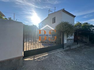Finca rústica en Archidona. Se vende finca en estación de archidona con vivienda, cochera, o