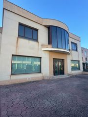 Location Bâtiment à usage industriel à Bobadilla - Bobadilla Estación - La Joya. Se alquila nave en el polígono de antequera con 3.000m2 y 300m2
