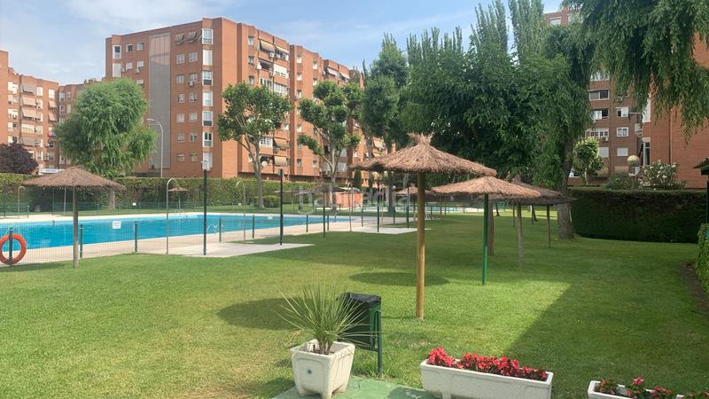 Foto eb00e72f-6619-46e6-a79f-b299295b914a. Flat with heating pool in La Serna Fuenlabrada