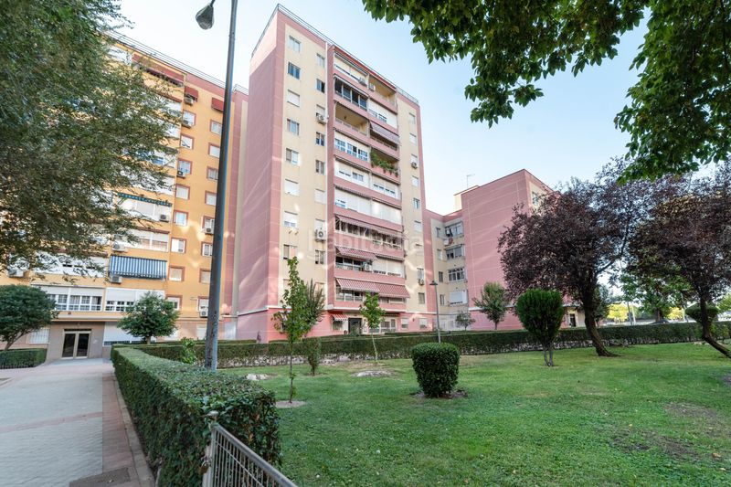 Foto 0a9fb21d-ed30-4871-bbb4-2a5808c72309. Piso en El Naranjo Fuenlabrada