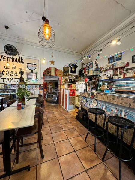 Foto 0e076384-45a0-4485-a904-386de81b80fb. Local comercial emprende con éxito! traspaso de la icónica vermutería las vegas en el clot, en Barcelona