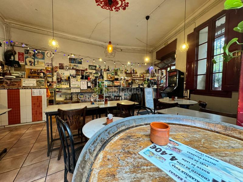 Foto 4bbaeb1b-083f-4b73-a59f-4208fd346820. Local comercial emprende con éxito! traspaso de la icónica vermutería las vegas en el clot, en Barcelona