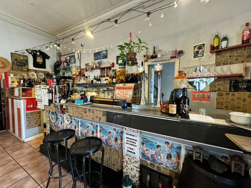 Foto b1e21750-eea0-4c95-8701-25d976c1b6a0. Local comercial emprende con éxito! traspaso de la icónica vermutería las vegas en el clot, en Barcelona