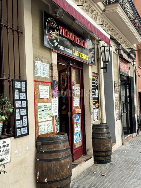 Foto f78742f8-dbac-452b-ae91-f972f53bc986. Local comercial emprende con éxito! traspaso de la icónica vermutería las vegas en el clot, en Barcelona