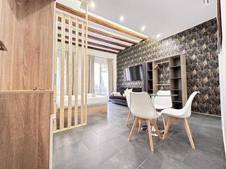 Haus in Raval. Edificio reformado con licencias turísticas y exclusivo dúplex c