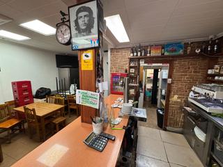 Local Comercial a Castell-Poble Vell. Local comercial en venta con licencia de bar  ideal para hostele