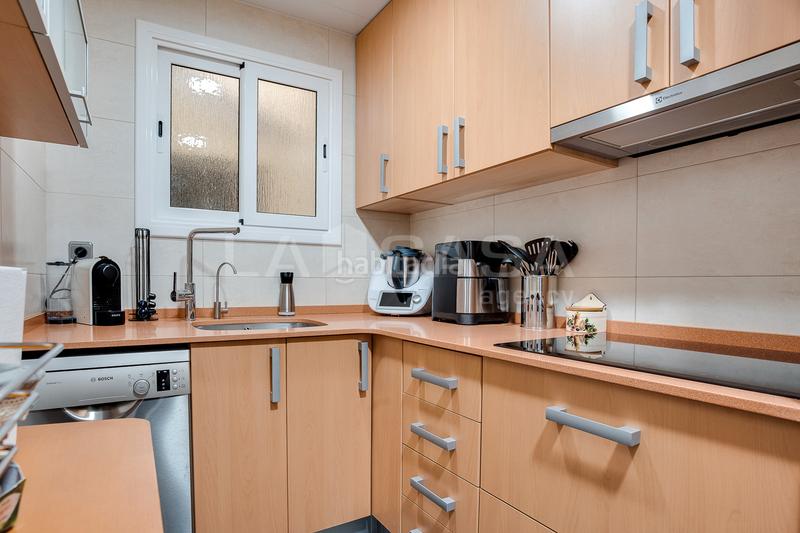 Foto 1be1ef44-5431-4a90-8681-81af8a0b3806. Piso oportunidad ! la casa agency punto bellvitge te presenta este luminoso y acogedor piso reformado en 2020 en Badalona