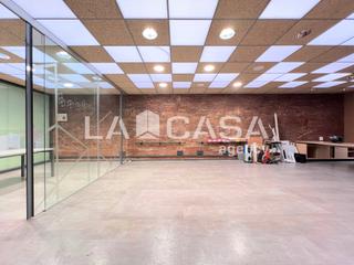 Locale commerciale  Avinguda d'alfons xiii. Gran oportunidad de inversión en badalona local comercial en la