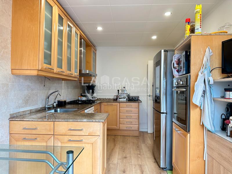 Foto 4a2e9b19-d12d-4efd-8c58-31dc0204186a. Appartamento con riscaldamento in Centre Santa Coloma de Gramenet