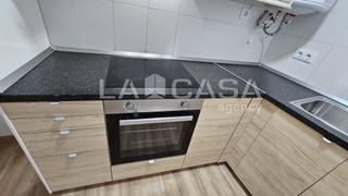 Appartement à Trinitat Vella. Piso reformado, exterior y muy luminoso  3 habitaciones en plant