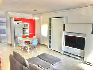 Appartement à Mar i Sol. Piso reformado con piscina y parking en granvia mar  castelldefe