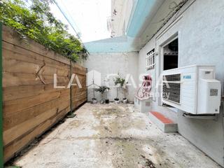 Planta baixa  Carrer de tortosa. Gran oportunidad en badalona vivienda con muchas posibilidades e