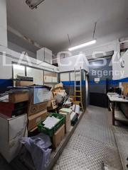 Local commercial  Carrer del maresme. Local comercial en venta en sant martí  junto a plaza de la vern