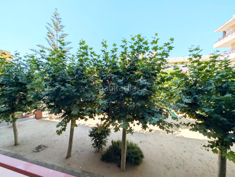 Foto fbcda859-97e4-4769-be9c-17e810138bea. Piso  exterior con terraza y vistas al parque 3 habitaciones dobles, patio privativo y excelente distribución en Pineda de Mar