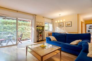 Pis a Font Verda. Piso con gran patio privado y piscina comunitaria en font verda,