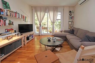 Etagenwohnung  Carrer de pars. Piso reformado de 4 habitaciones con balcn en eixample esquerra