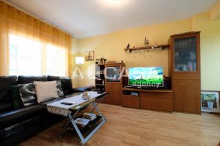 Appartement à Prosperitat. Luminoso piso de 3 habitaciones con balcón  sant andreu  porta