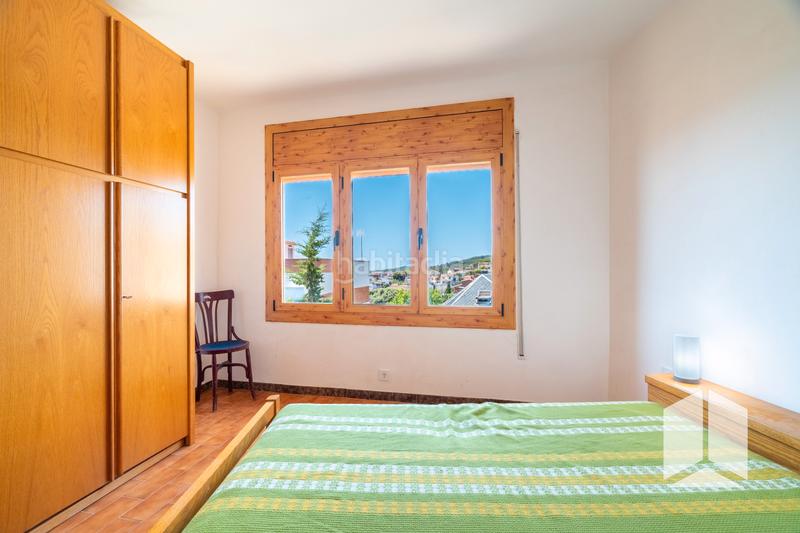 Foto 360b2200-4950-4f4c-88e1-c30b21d7d8e3. Casa  unifamiliar con piscina en parcela de 275m en Viladecans