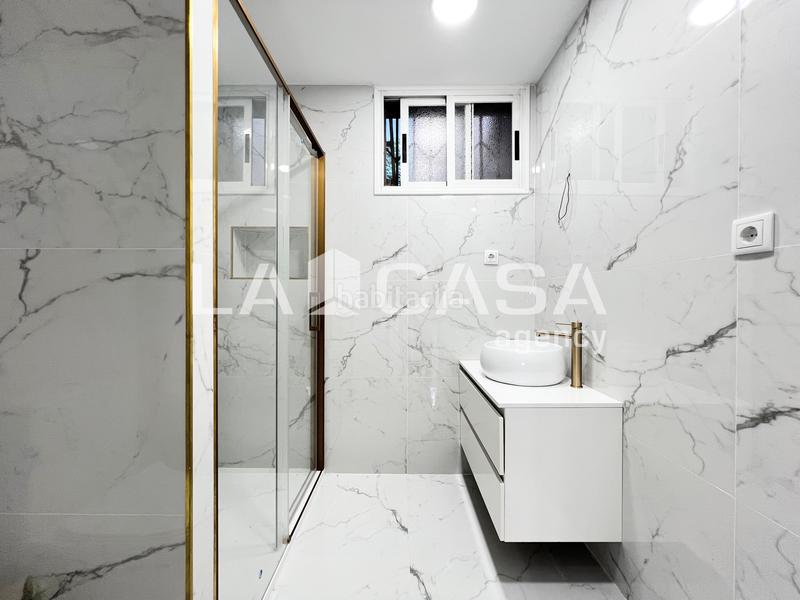 Foto 445d3f66-f9e5-43dc-9874-63a5e132a4af. Casa adosada oportunidad en Llefià! casa reformada con terraza soleada en Badalona
