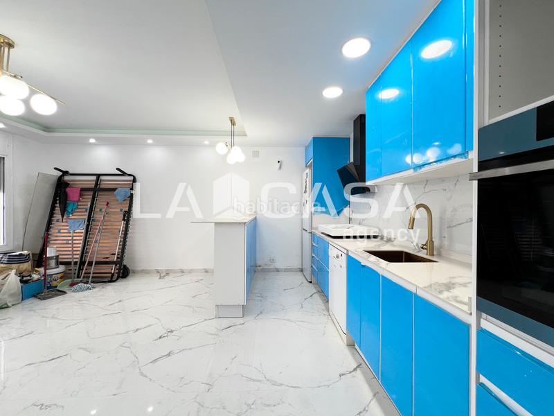 Foto 51320373-b94d-47e3-b12a-355ab180bb01. Casa adosada oportunidad en Llefià! casa reformada con terraza soleada en Badalona