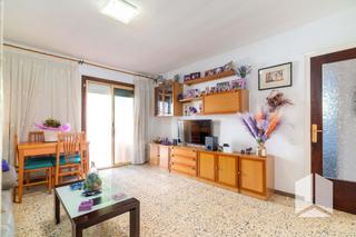 Pis a Lluminetes. La casa agency vende vivienda con parking y piscina en lluminete