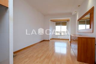 Etagenwohnung in Navas. Piso luminoso de 3 habitaciones en zona inmejorable  listo para