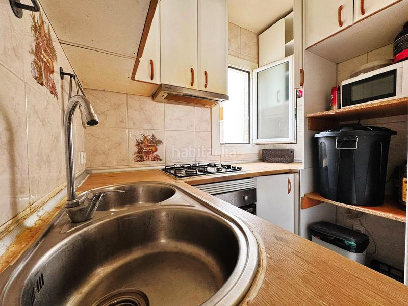 Foto a04b0e30-6203-4fdb-985f-f143ba9a3555. Piso oportunidad de inversión con inquilinos en Sant Josep en Hospitalet de Llobregat (L´)