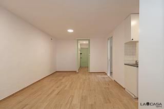 Pis  Carrer de sant pau. Piso reformado en finca modernista catalogada con ascensor  3 ha