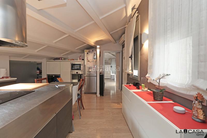 Foto 14231fbd-5ac4-4e68-b5d8-2b147db00a6d. Piso ático con terraza privada en finca seminueva con ascensor 75 m 12 m de terraza en Barcelona