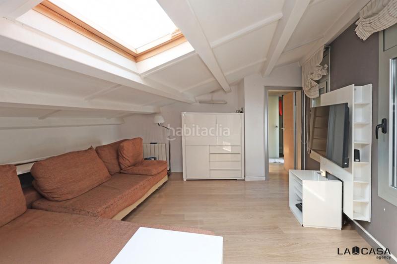 Foto 2956817c-d89c-4f61-bd0e-64deeaf113b3. Piso ático con terraza privada en finca seminueva con ascensor 75 m 12 m de terraza en Barcelona