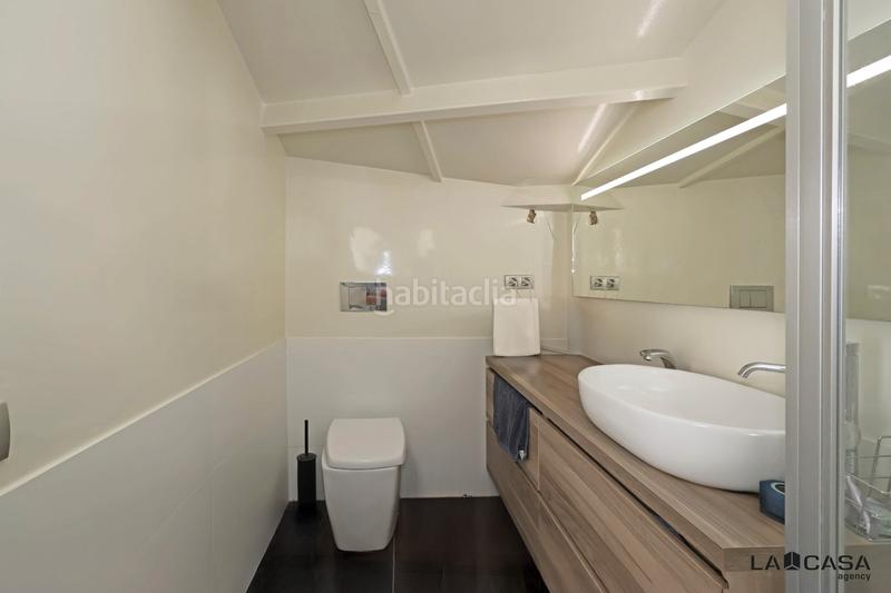 Foto 49e01199-2a77-42d8-a63f-63475fc4d122. Piso ático con terraza privada en finca seminueva con ascensor 75 m 12 m de terraza en Barcelona