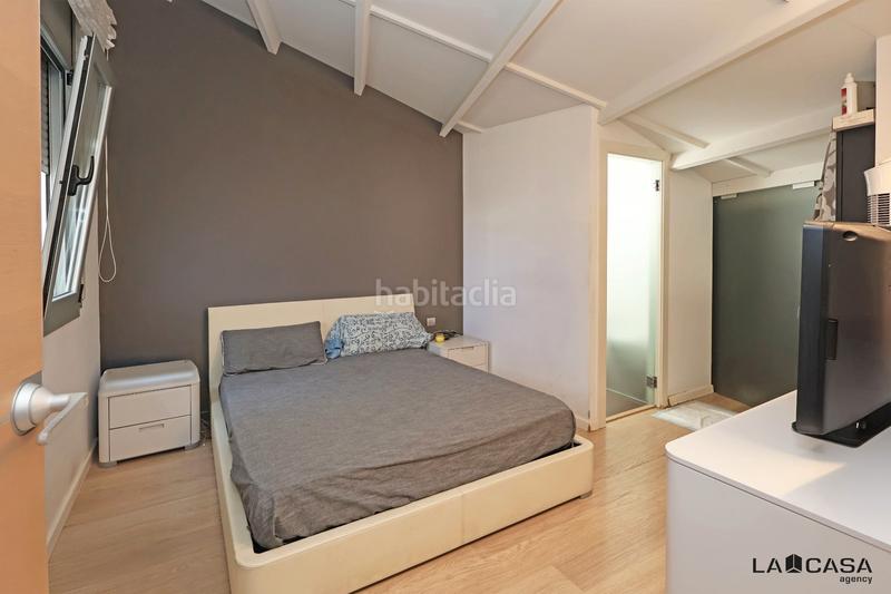 Foto 6e1fb38e-0bb5-4f6c-9fc2-2d609f80e6a7. Piso ático con terraza privada en finca seminueva con ascensor 75 m 12 m de terraza en Barcelona