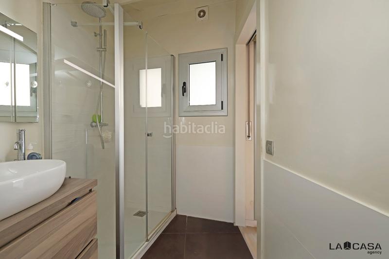 Foto c97715ab-54f3-4299-a63d-d8584f872252. Piso ático con terraza privada en finca seminueva con ascensor 75 m 12 m de terraza en Barcelona