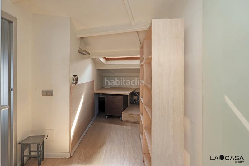 Foto f729aeed-5d6f-42e3-9587-8f8d74116443. Piso ático con terraza privada en finca seminueva con ascensor 75 m 12 m de terraza en Barcelona