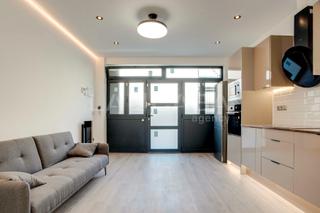 Local commercial à Centre. Tu nuevo loft te espera en calle mercat  lhospitalet!