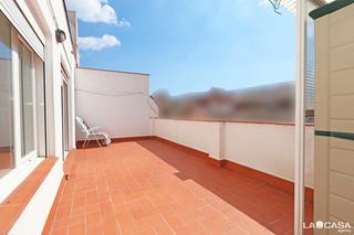 Àtic  Carrer de la frança xica. Ático en poble sec con gran terraza privada y vistas a montjuïc