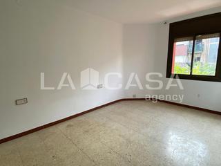 Appartamento in Riu Sud. Piso de 3 habitaciones con balcón en finca con ascensor  bien co
