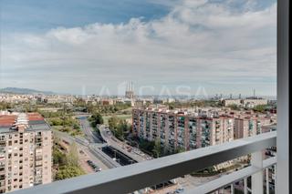 Pis a La Verneda - La Pau. Radiante ático con vistas al mar  la pau sant martí
