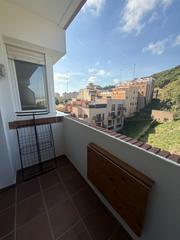 Appartement à Guinardó. Vivienda reformada con balcón y vistas  81 m  séptima planta con